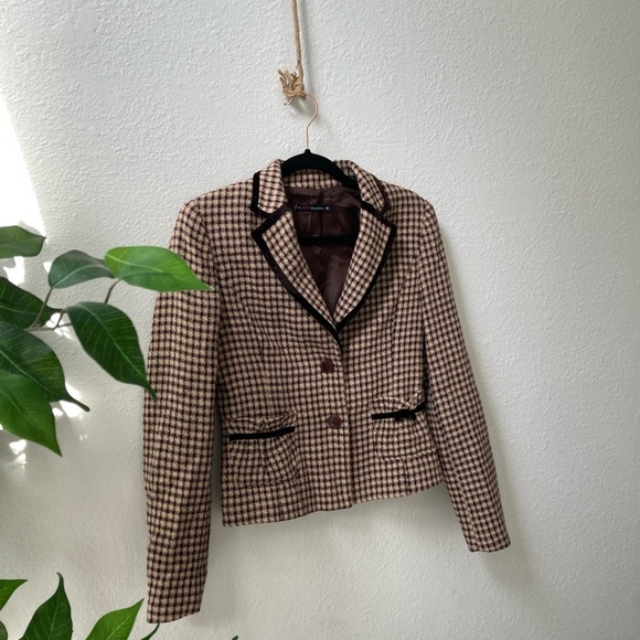 Vintage Houndstooth Wool Blazer with Black Trim – Tailored Chanel-Inspired - Picture 4 of 11
